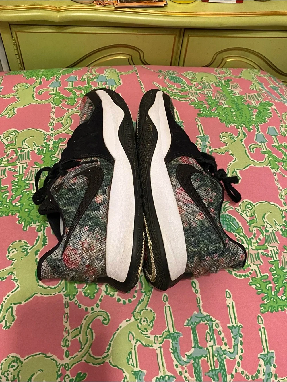 Nike kyrie Low Floral shoes size 8_8